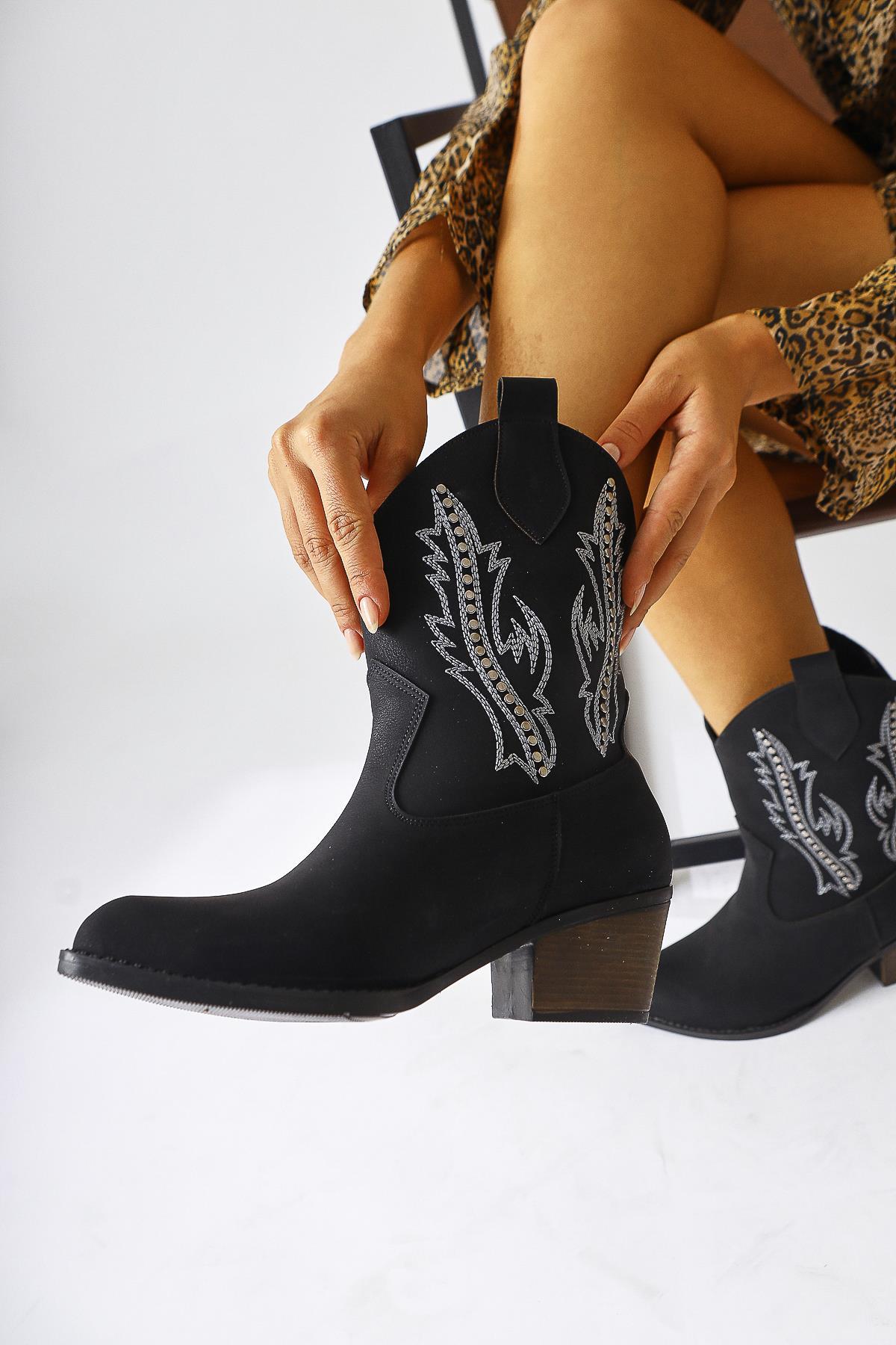 Fiza – Black Pointed-Toe Embroidered Stud-Detail Western Boot