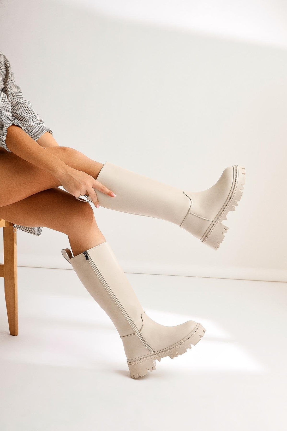 Escada – Beige kniehoher Stiefel mit Plateau und Reißverschluss (Damen)