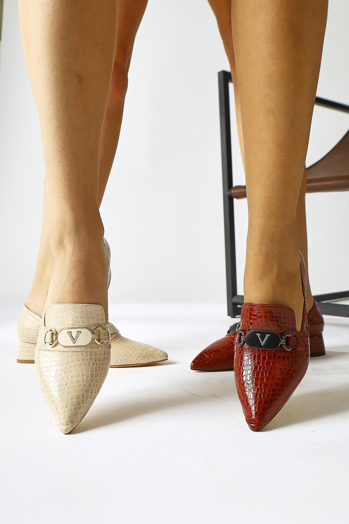 Jilan Claret Red Crocodile Printed Leather Buckle Detailed Pointed Toe Shoes