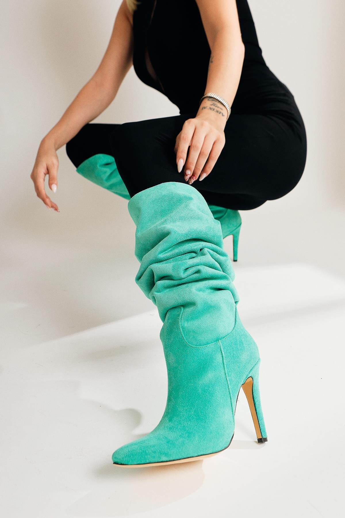 Nenya – Grün gemustertes Velours Overknee-Stiefel mit spitzer Zehenpartie und Stilettoabsatz (Damen)