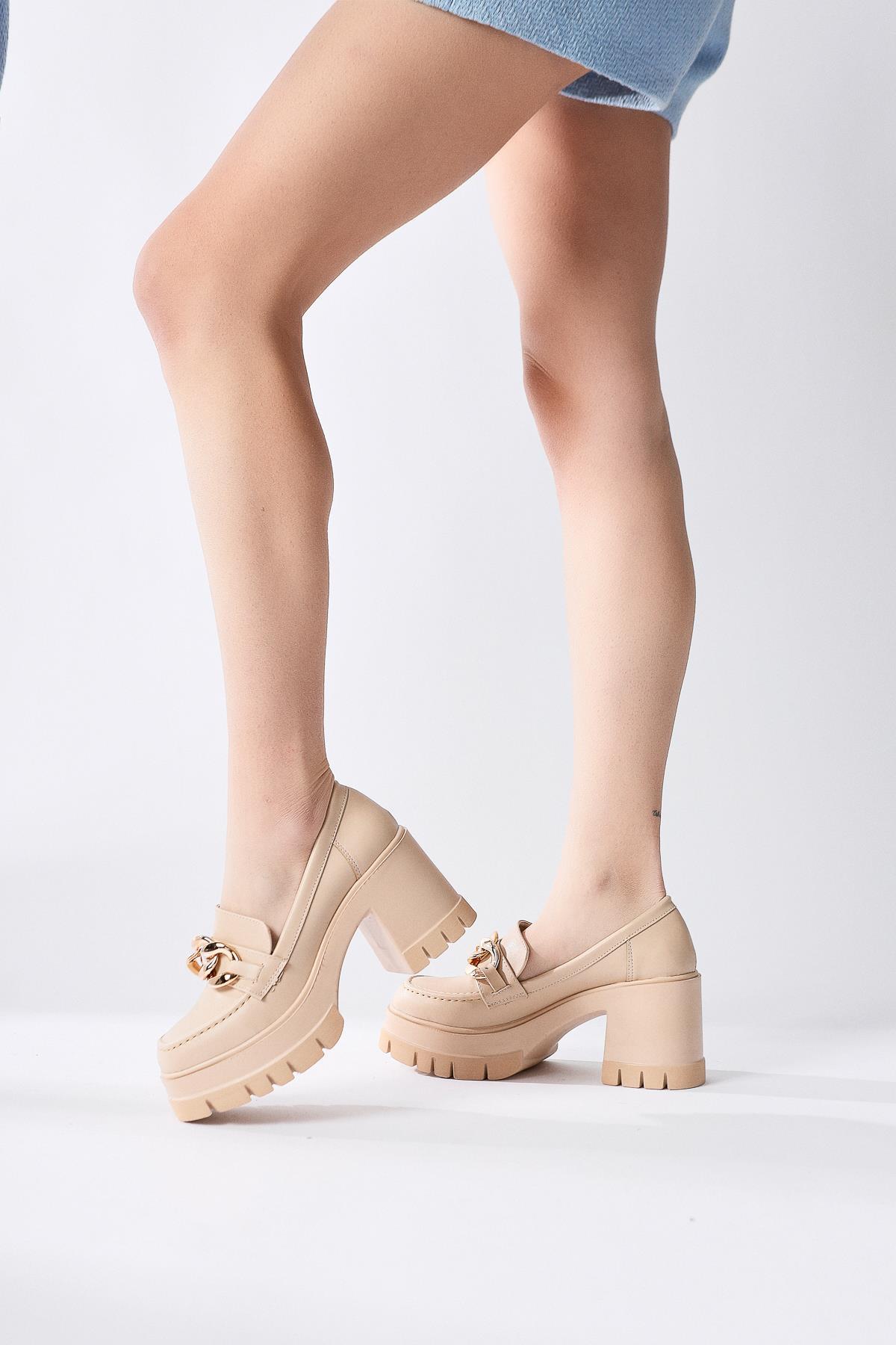 Chanpen Nud Buckle Detail Platform Casual Shoes