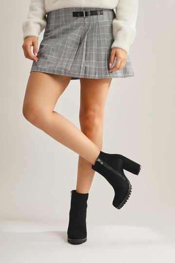 Bahiya – Black Suede Zippered Round-Toe Heeled Boot