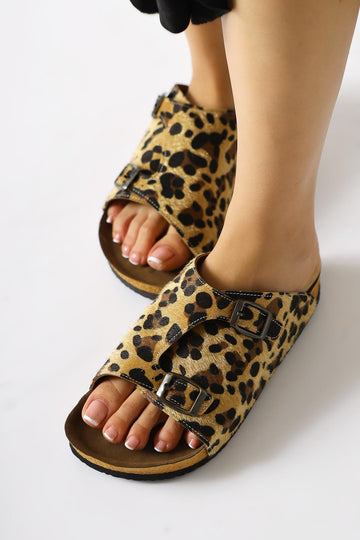 Christella – Leoparden-Velours Slide mit Doppel-Schnallen-Detail (Damen)
