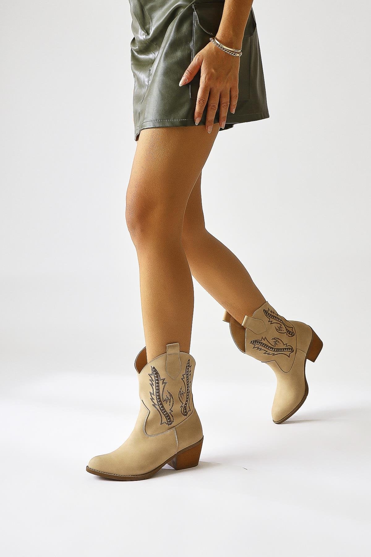Fiza – Cream Pointed-Toe Embroidered Stud-Detail Western Boot (Women)