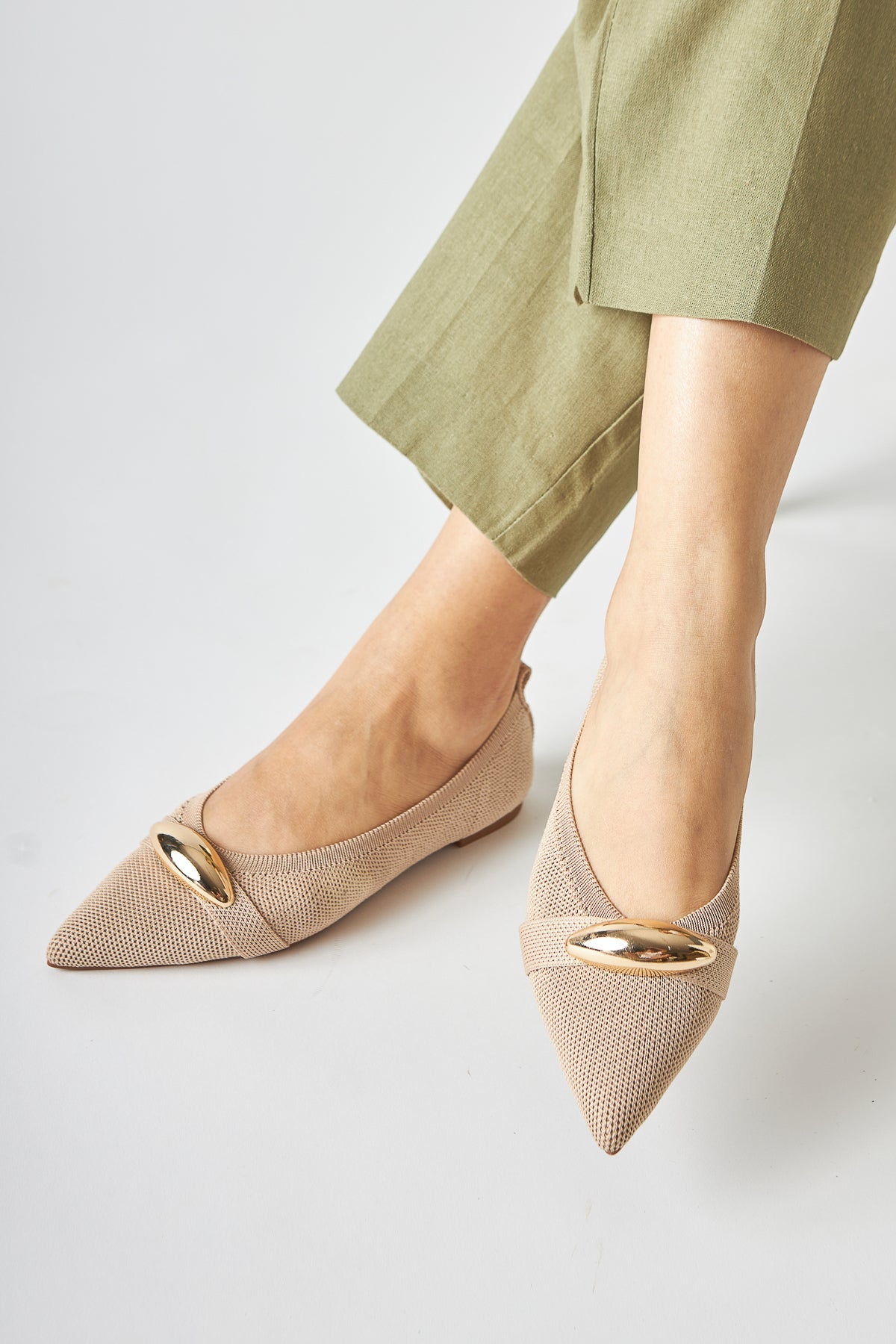 Lola Beige Damen Ballettflachschuh mit Metallschnalle, Spitze Zeh, Bequemer Alltagsschuh