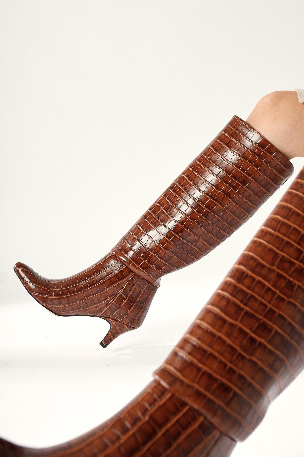 Milika Taba Spitze Zehe Kurz Absatz Pull-On Stiefel