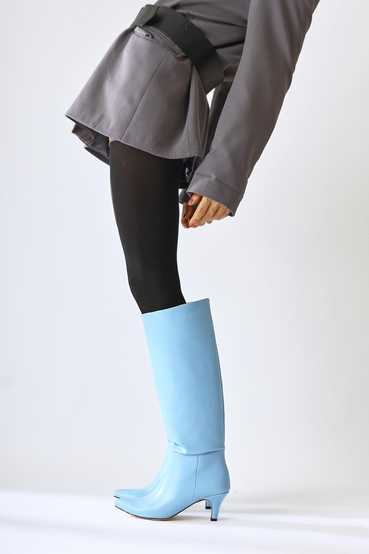 Milika Blaue Spitze-Zehen Kurze Absatz Stiefel zum Anziehen