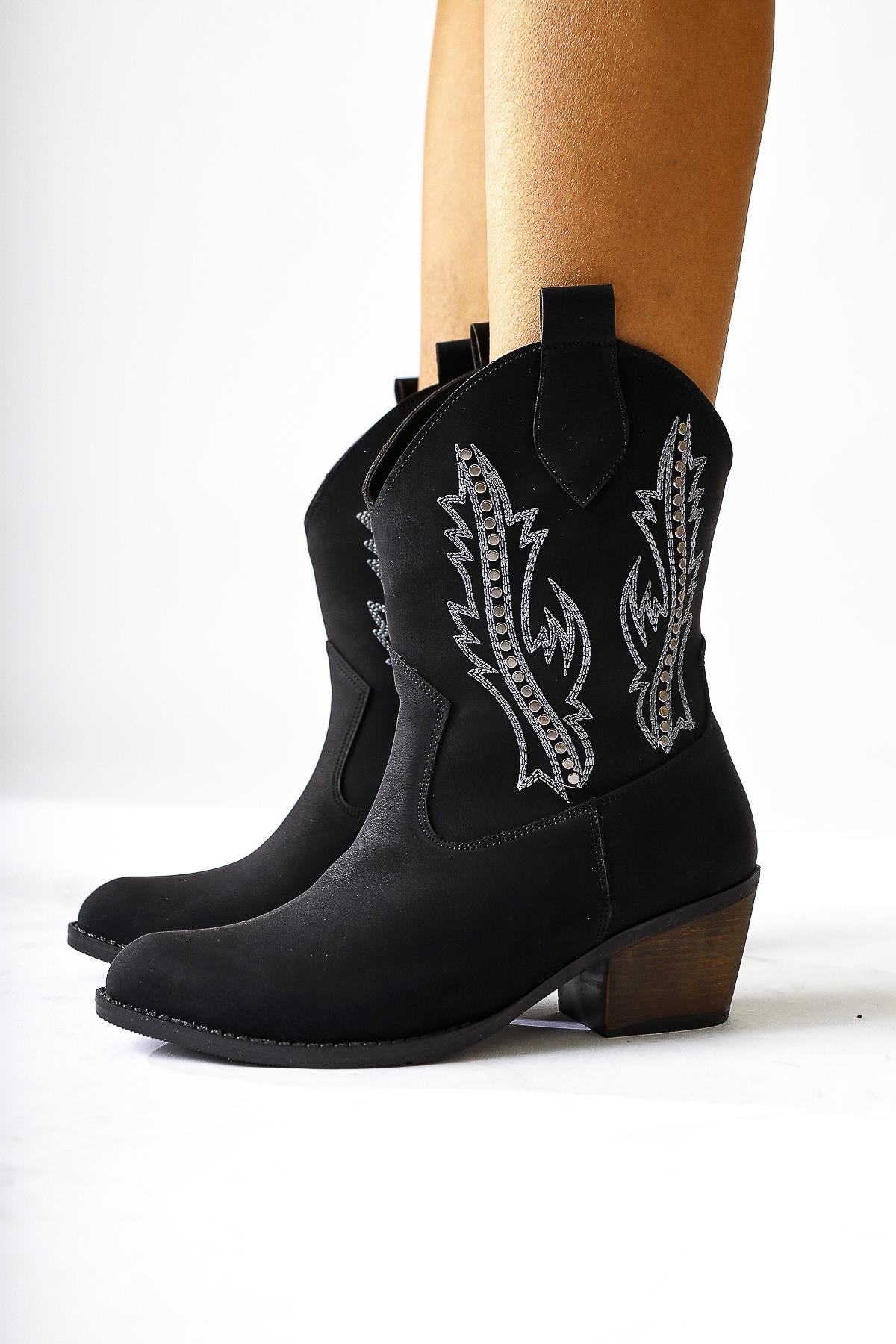 Fiza – Black Pointed-Toe Embroidered Stud-Detail Western Boot