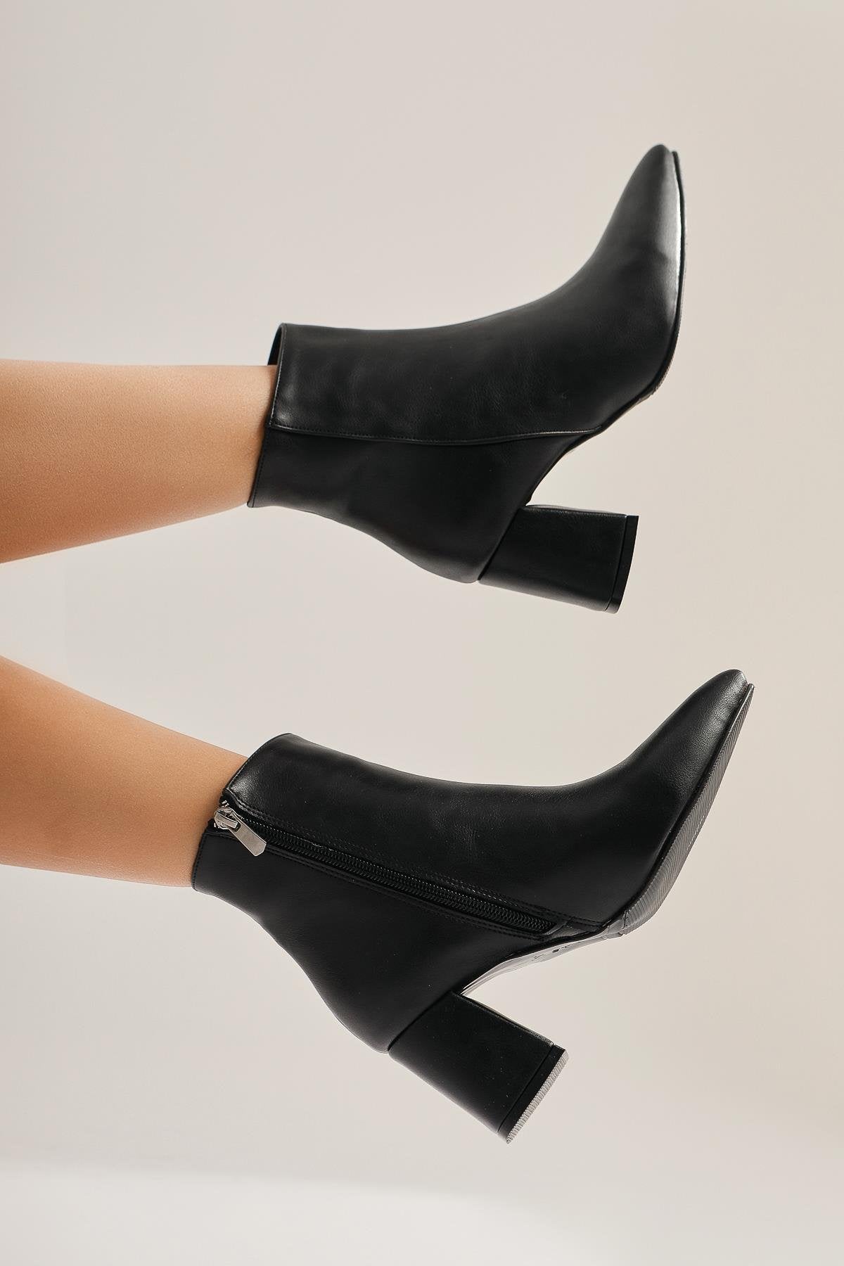 Ann Karin Black Pointed Toe Zippered Heeled Boots