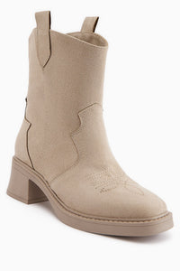Mindra – Beige Velours Stiefelette mit Stickerei (Damen)