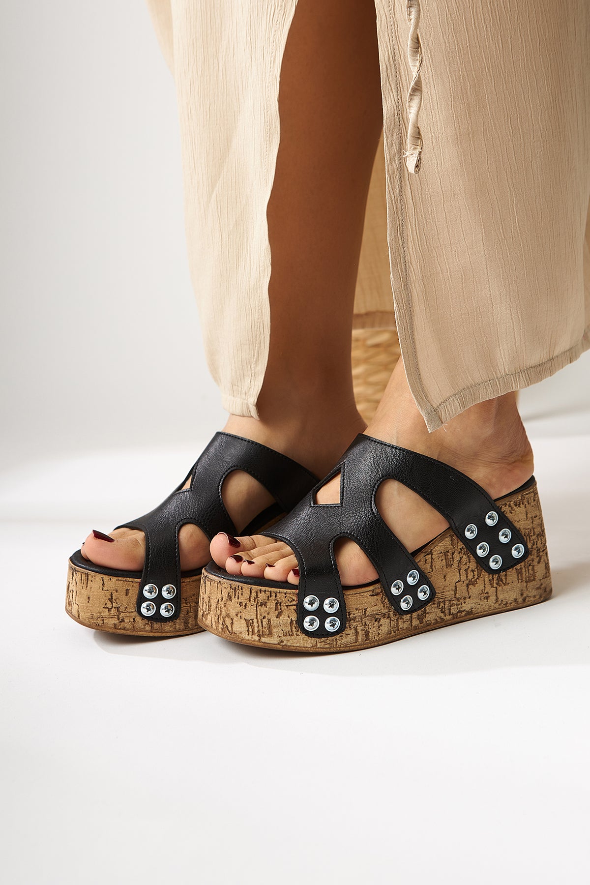 Freya Black Screw Detail Women's Slippers