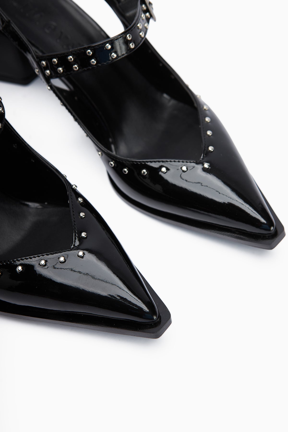 Nuria Schwarze Lackleder Spitze-Zehen Riemen Damen Sandalen