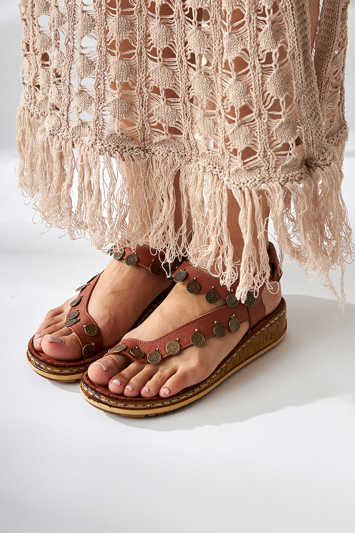 Echtes Leder Lilah Tan Antik Detail Damen Sandale