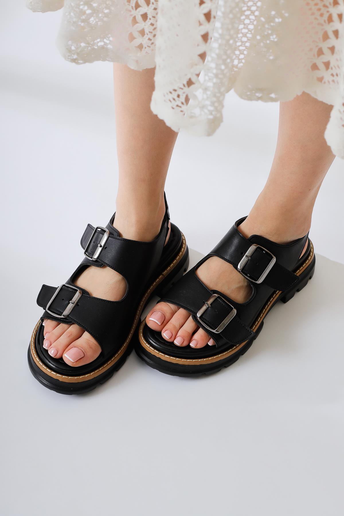 Ninia Schwarze Sandalen mit breitem Riemen