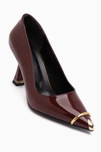 Lelia Burgunder Lackleder Metallspitzen Detail Damen Absatzschuhe