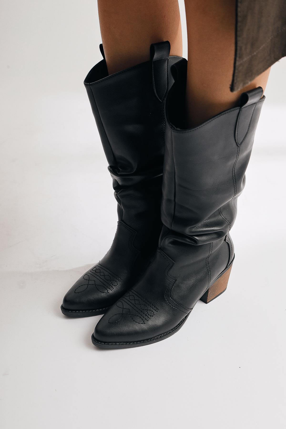 Lise-Britt Black Gusseted Embroidered Western Boots