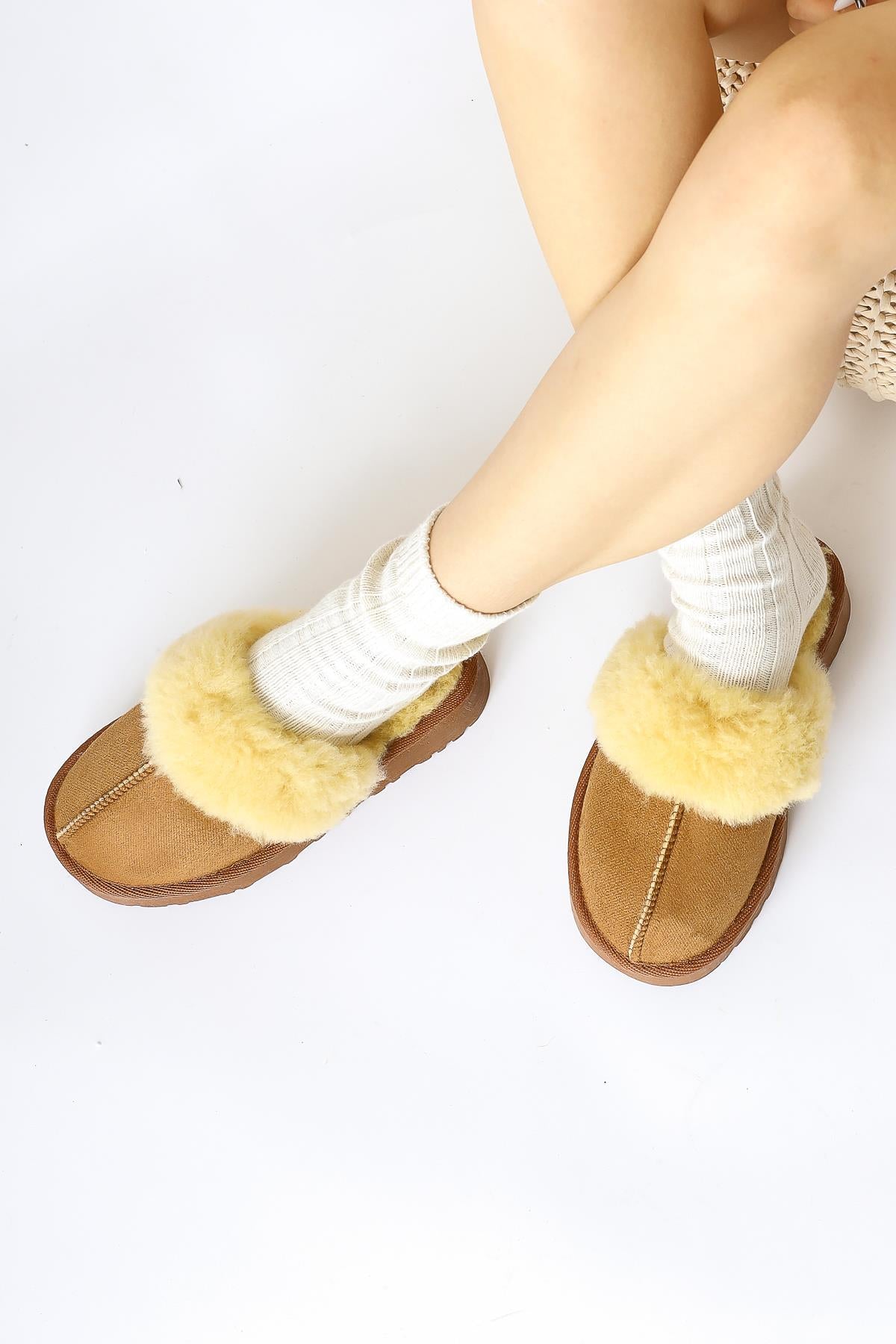 Anne-Margrete – Cognac Velours Slide mit veganem Fell-Detail (Damen)
