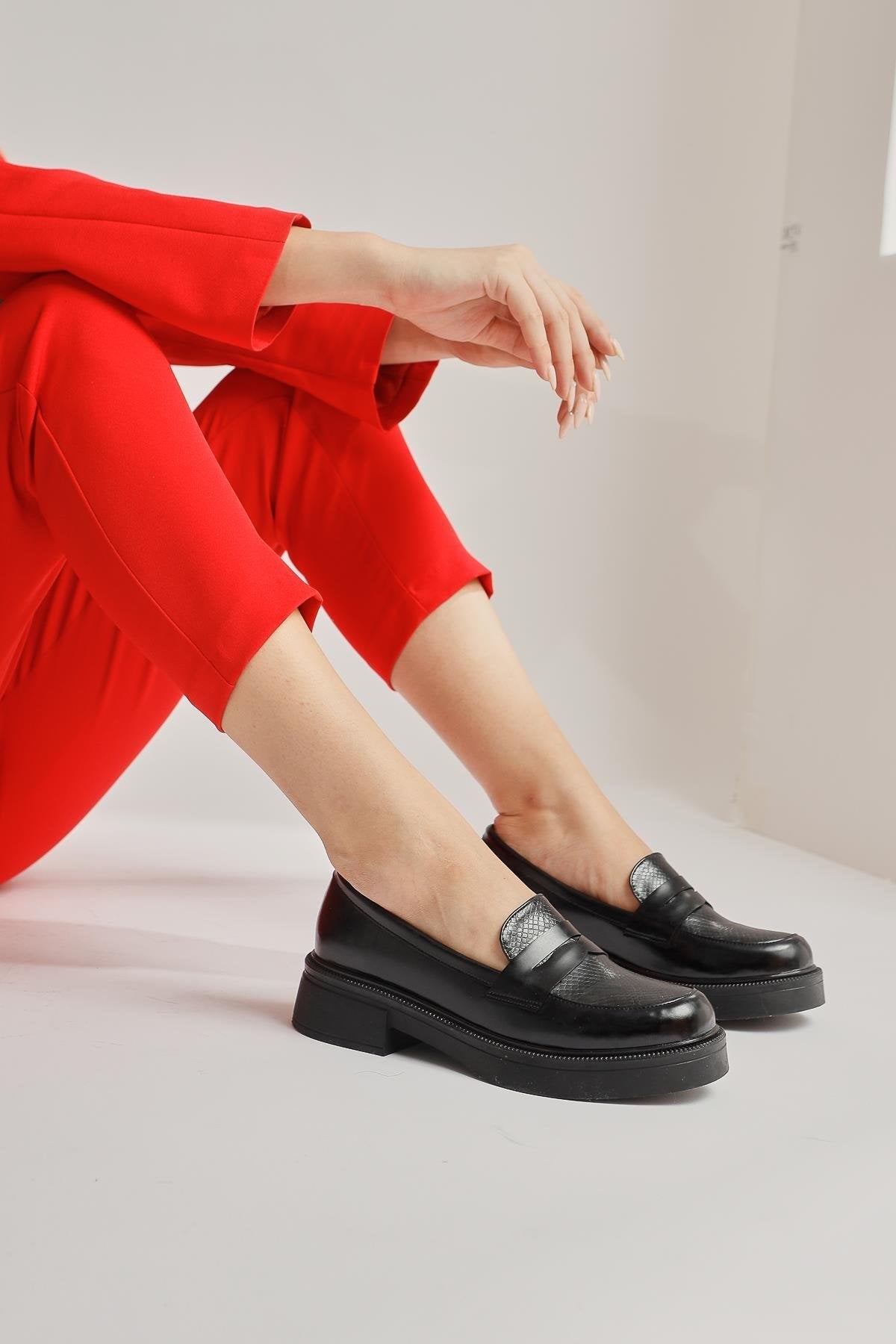 Weena – Schwarz Lack mit Kroko-Prägung Schuh (Damen)