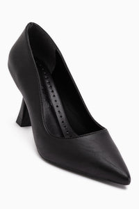 Celestine Schwarz Crinkled Spitz Zehen Damen Stiletto