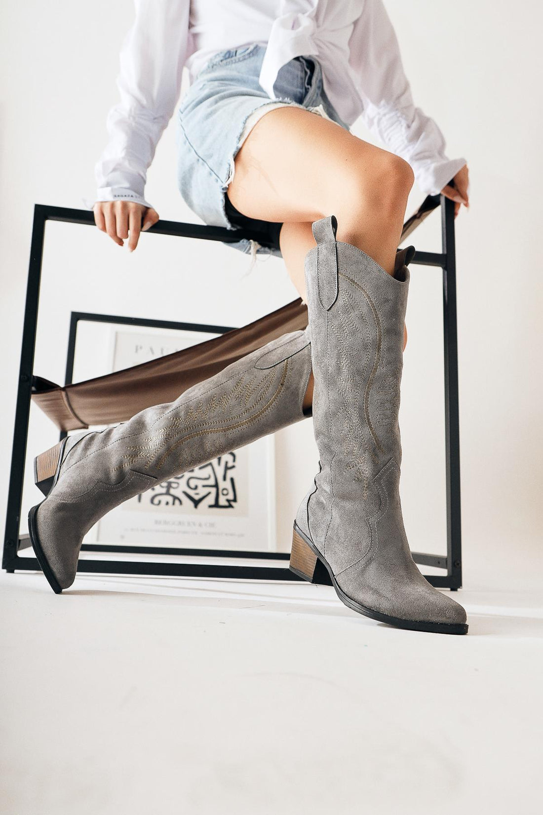 Hero – Grau Velours Western kniehoher Stiefel mit Stickerei (Damen)