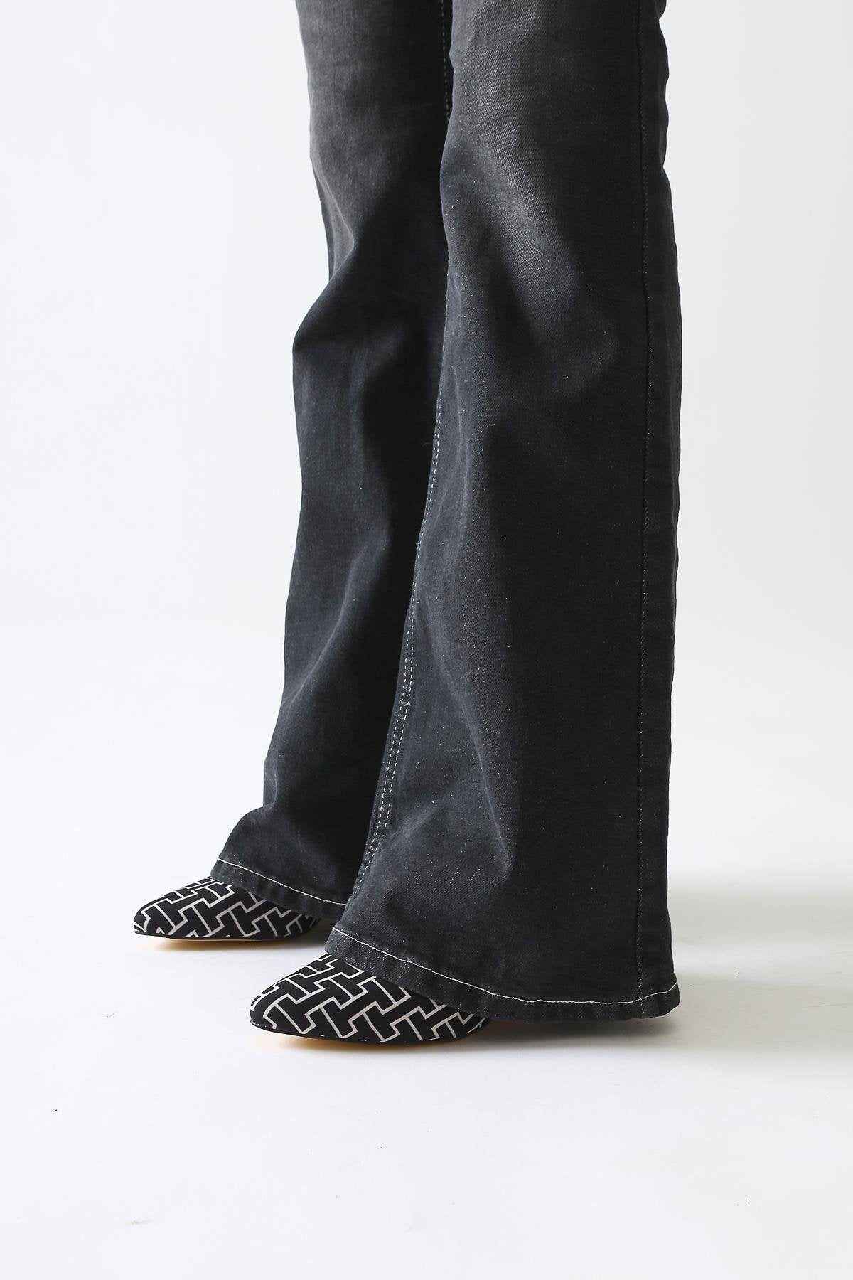 Ernesa Black Geometric Patterned High Heel Shoes