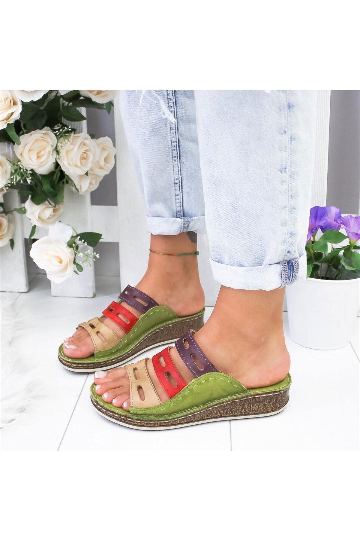 Joelle Grüne Komfort-Pantoffeln mit Laserschnitt aus Echtem Leder