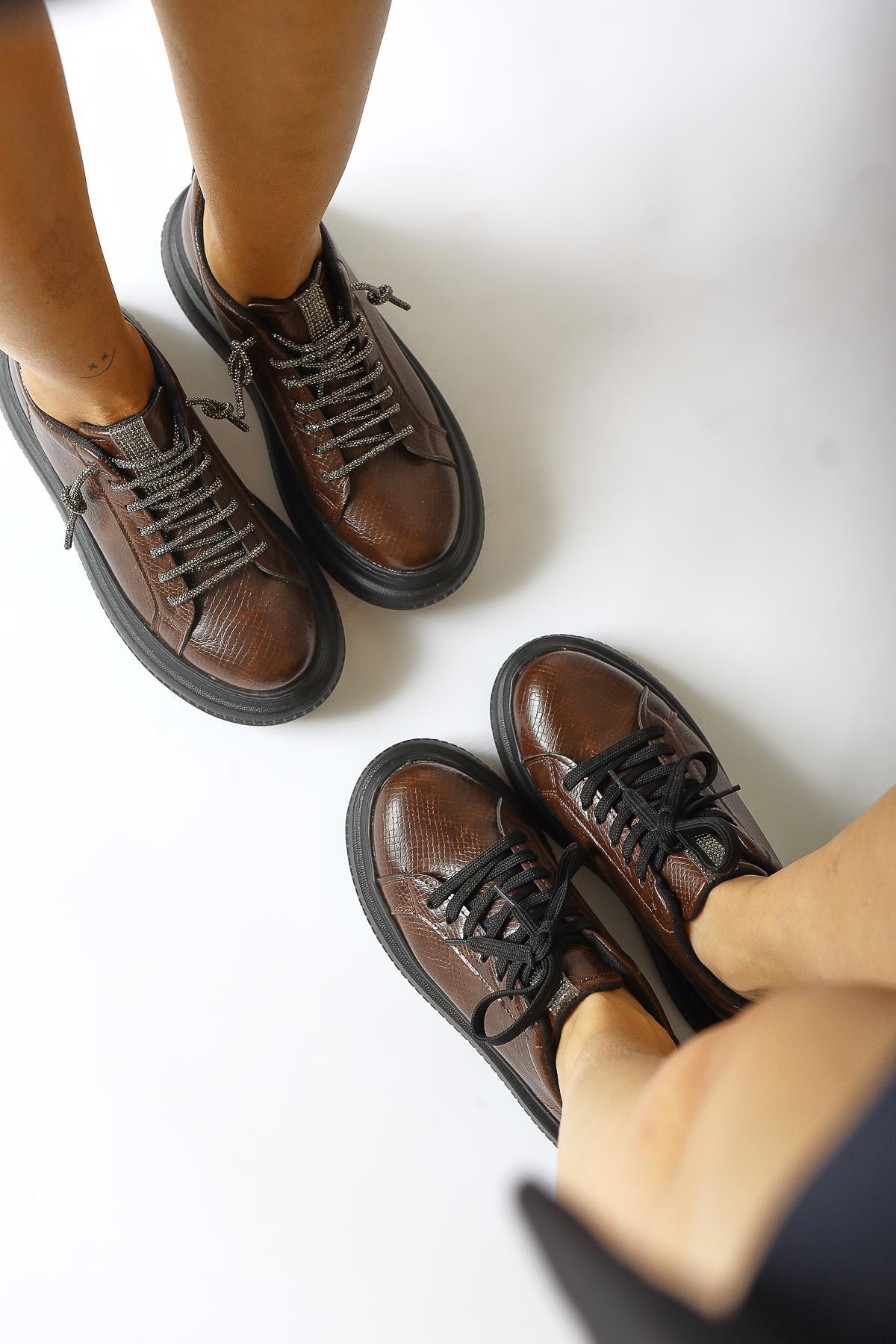 Shake Coffee Stone Detailed Sneakers (With Shiny Laces Gift)
