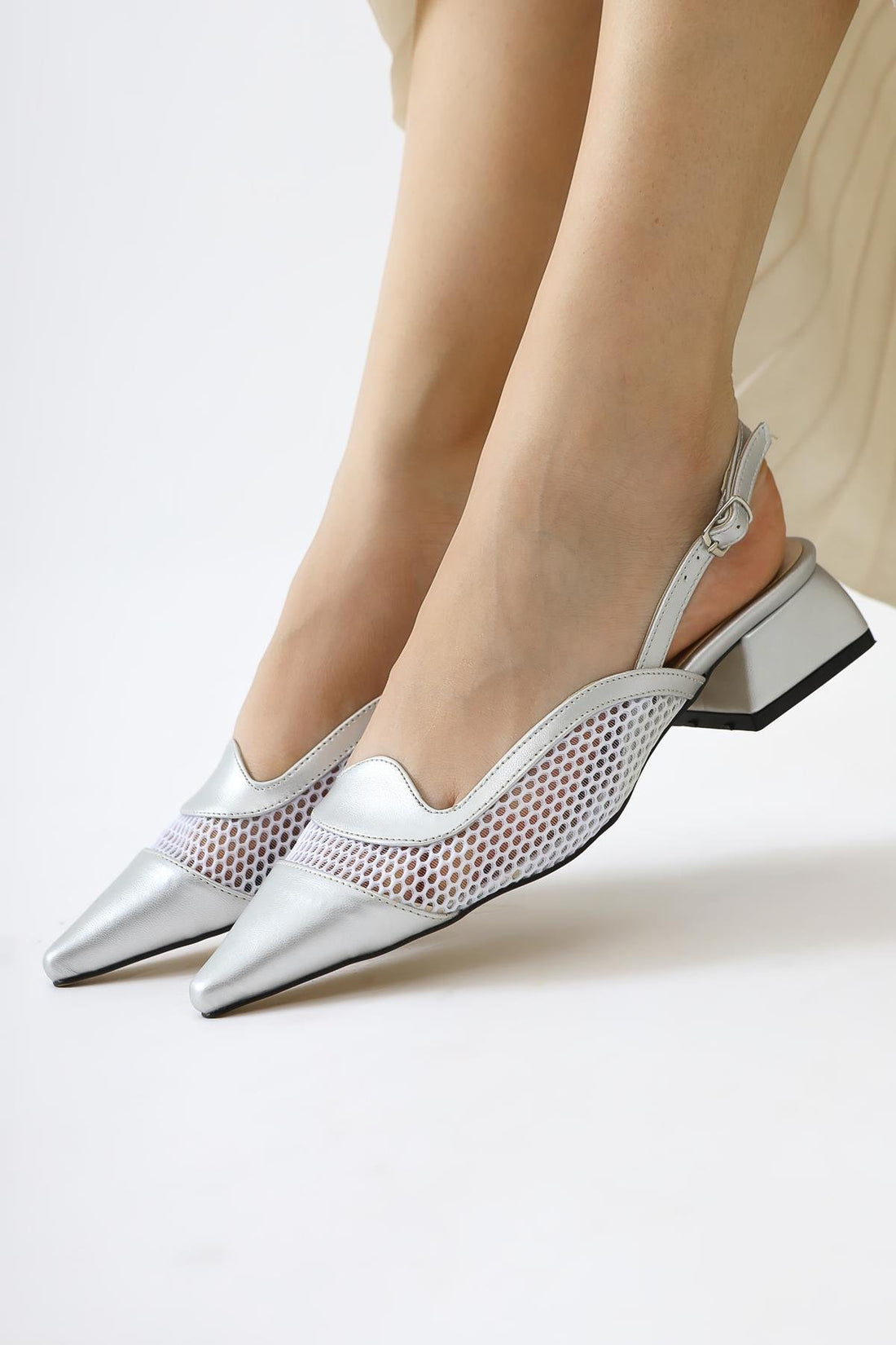 Thamara Silber Lackleder Spitz zulaufende Kurze Absatz Damen Schuhe