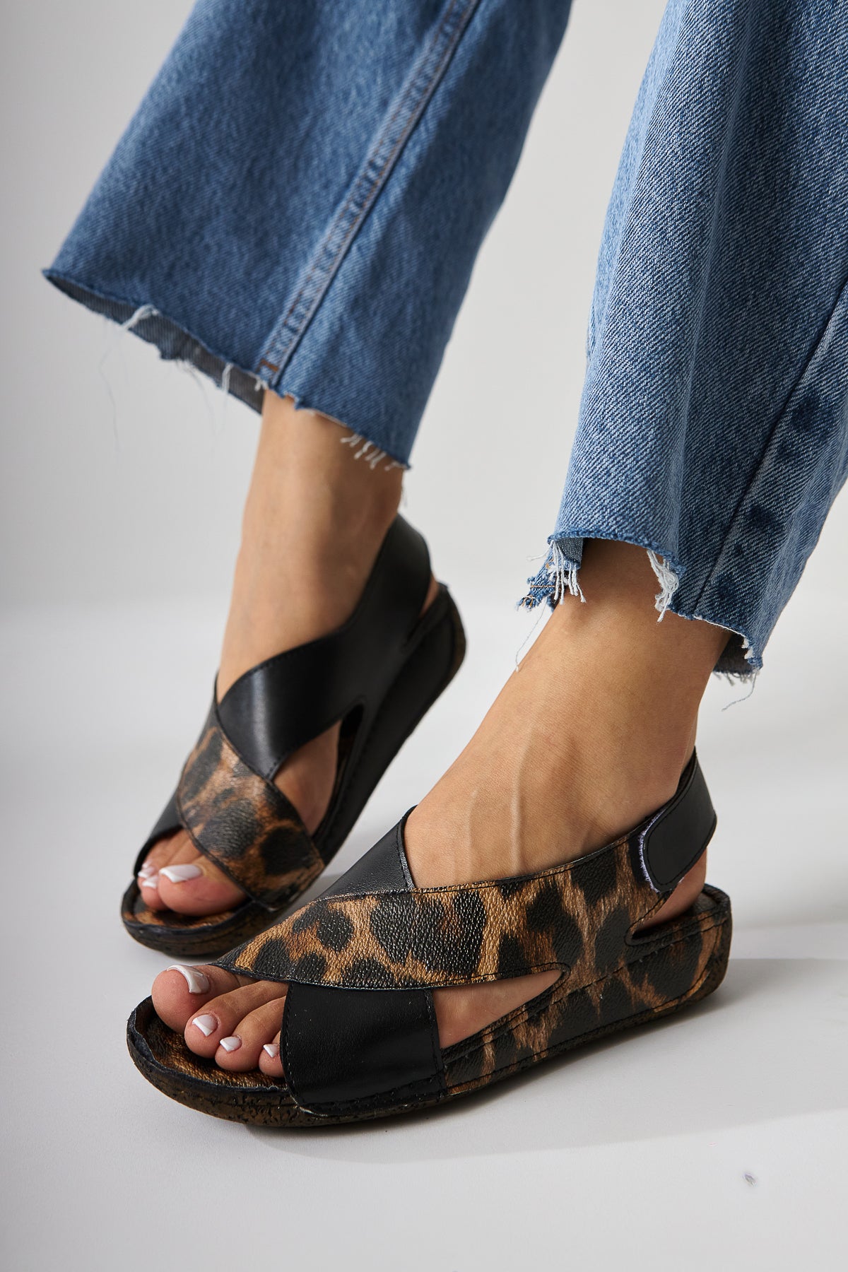 Margit Leoparddruck Kreuzriemen Damen Komfort Sandalen