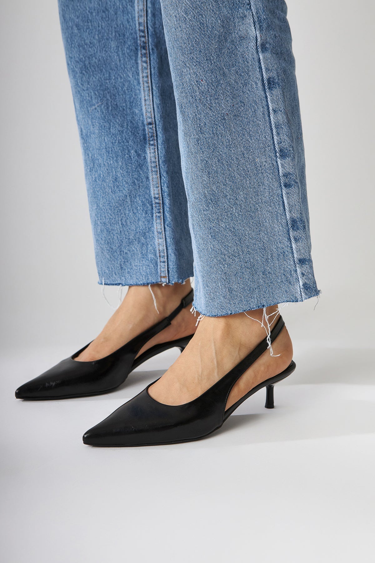 Sanni Damen Spitz High Heel Sandale in Schwarz