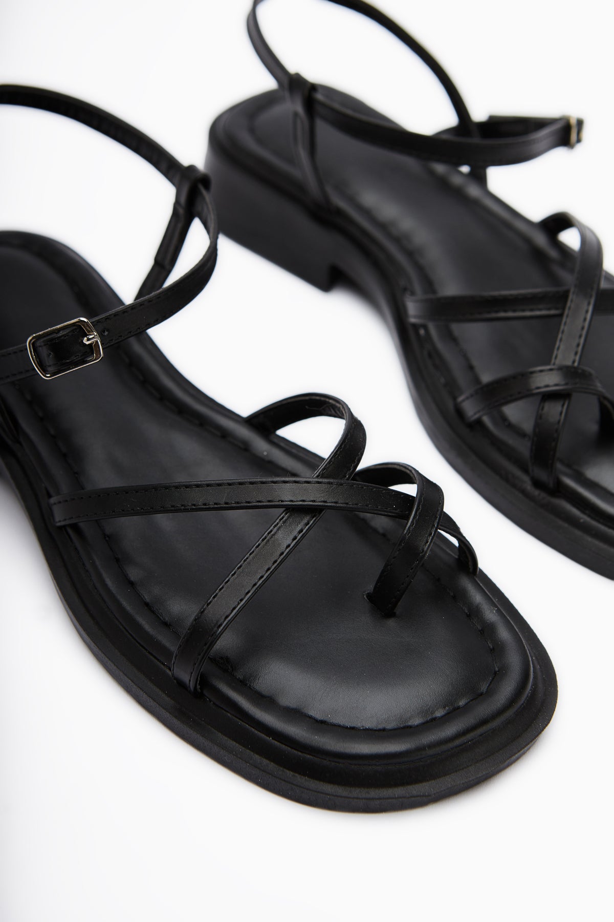 Hania Schwarze Kreuzriemen Zehentrenner Damen Sandalen