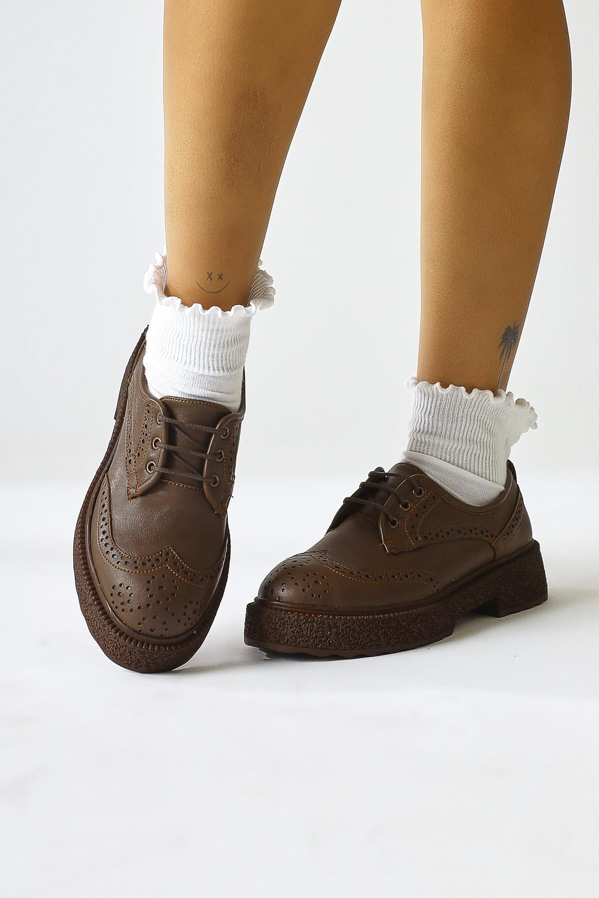 Rossy Nerz Wildleder Oval-Zehen Laser Cut Freizeitschuhe