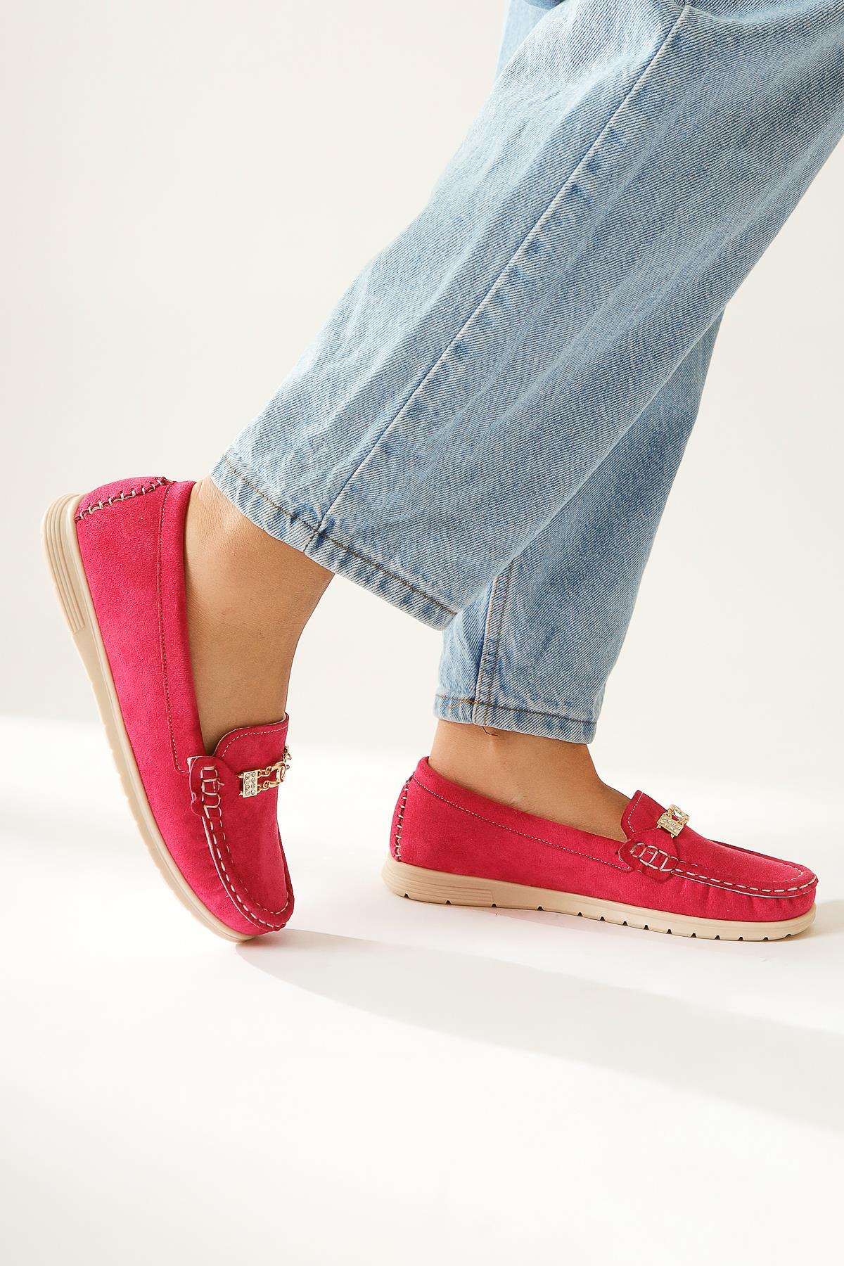 Turi Fuchsia Suede Buckle Detailed Casual Shoes