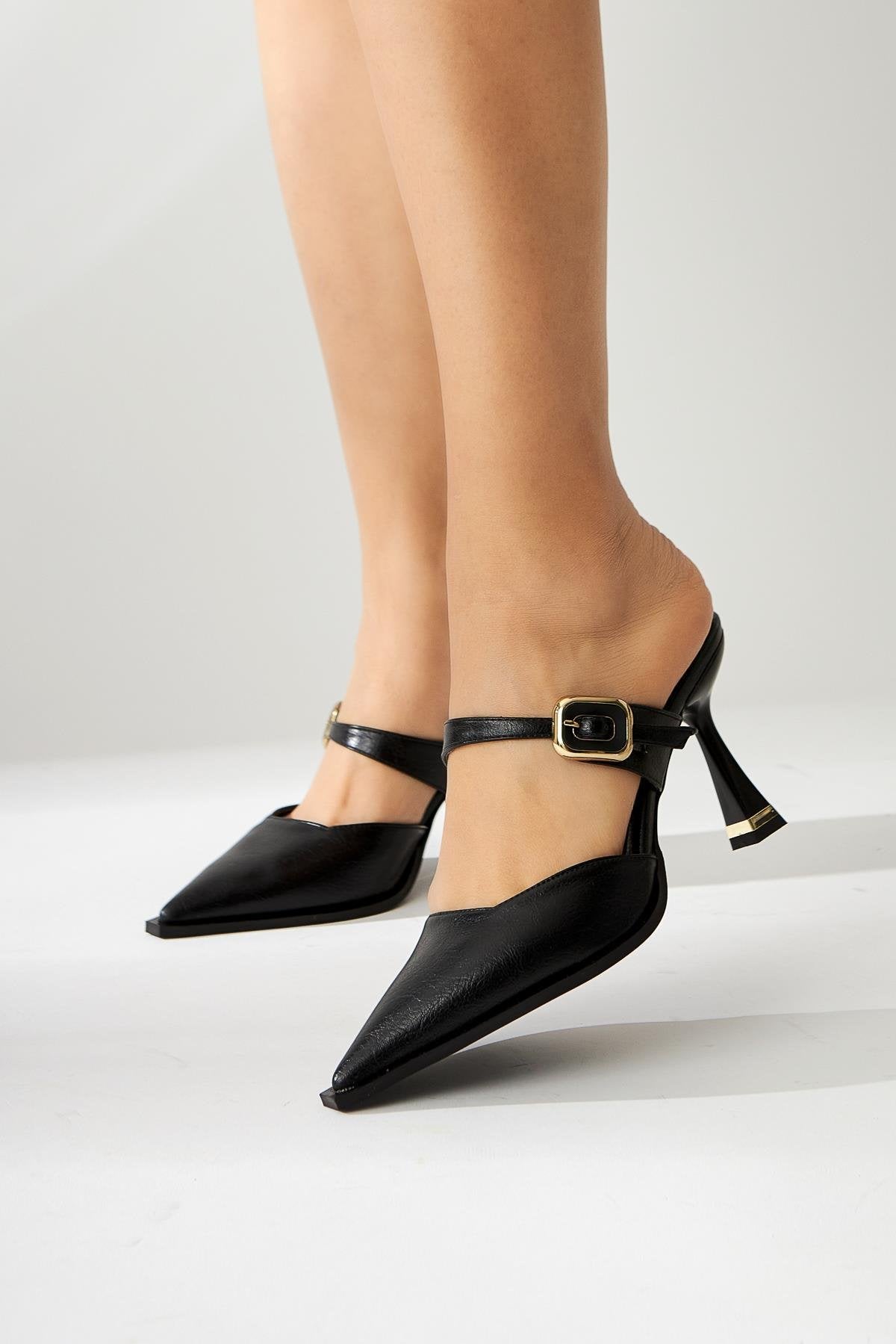 Yim Black Buckled Front Covered Heel Women's Shoes
