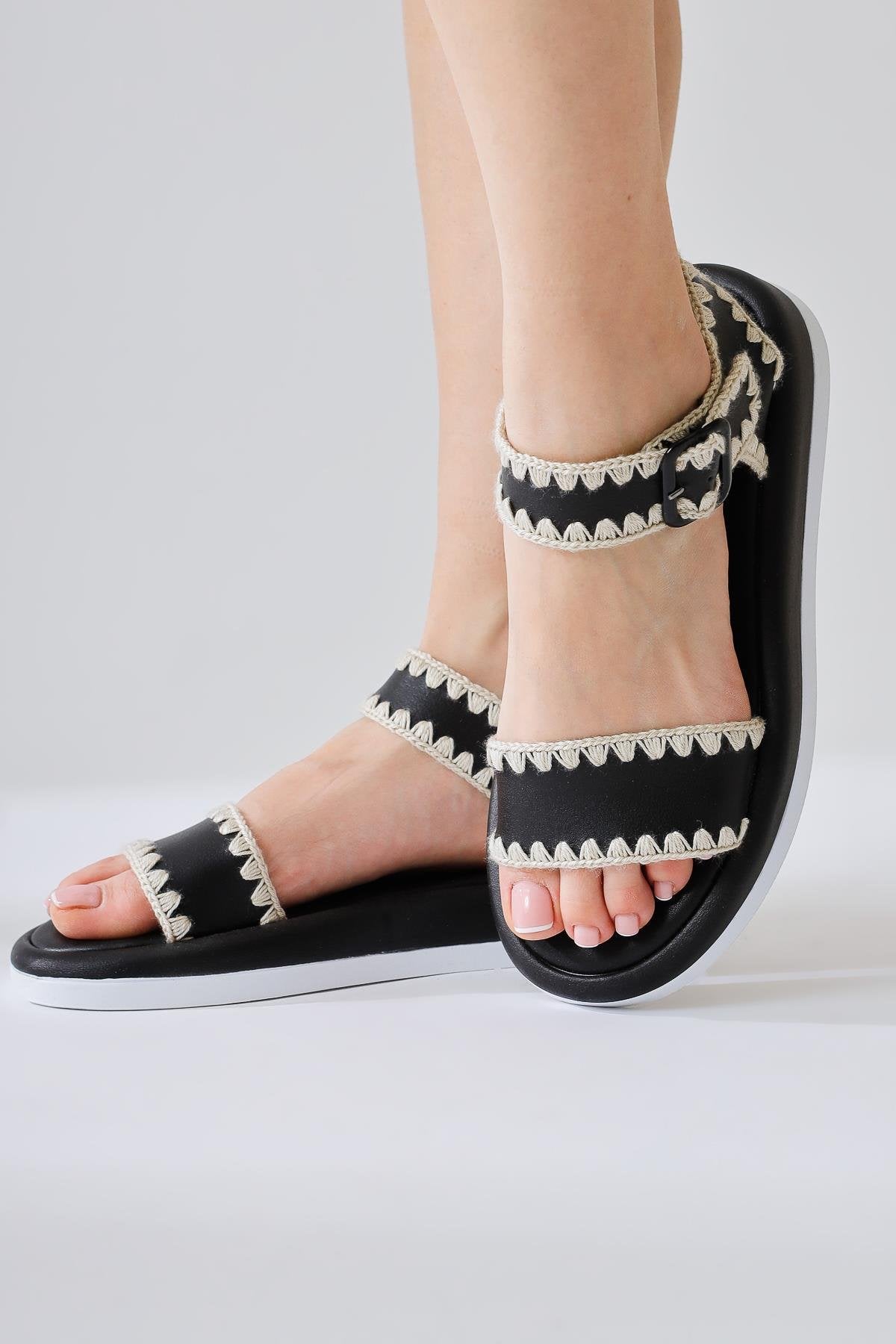 Nonna Black Embroidered Detailed Thick Strap Sandals