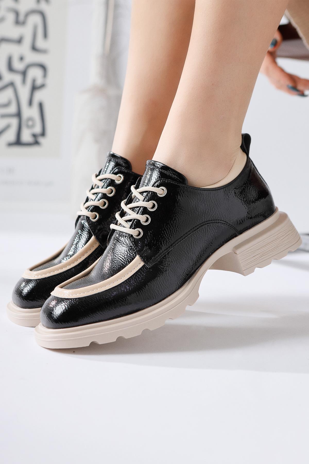 Niven Black Creased Patent Leather Beige Detailed Loafers