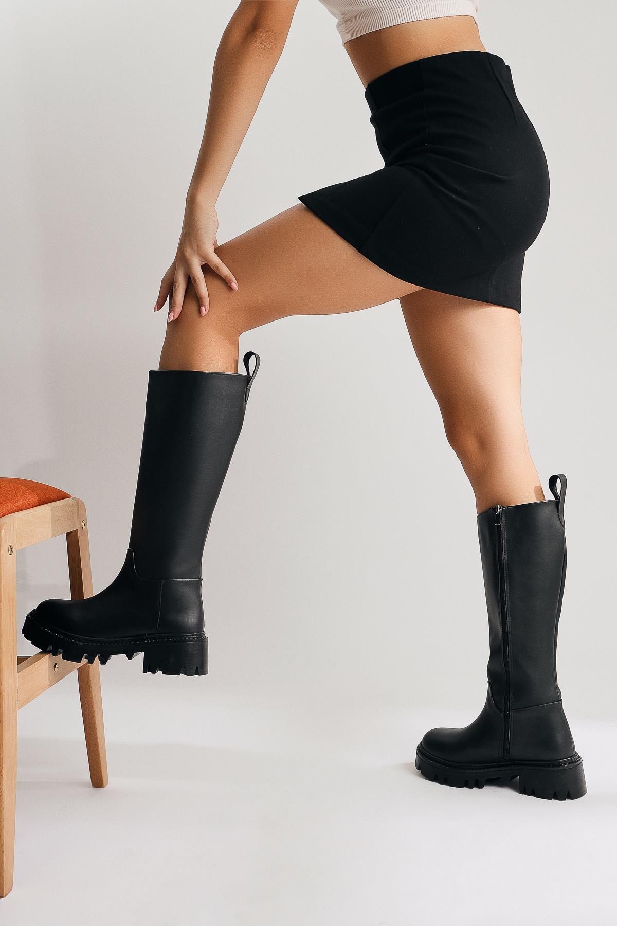 Escada – Schwarz kniehoher Stiefel mit Plateau und Reißverschluss