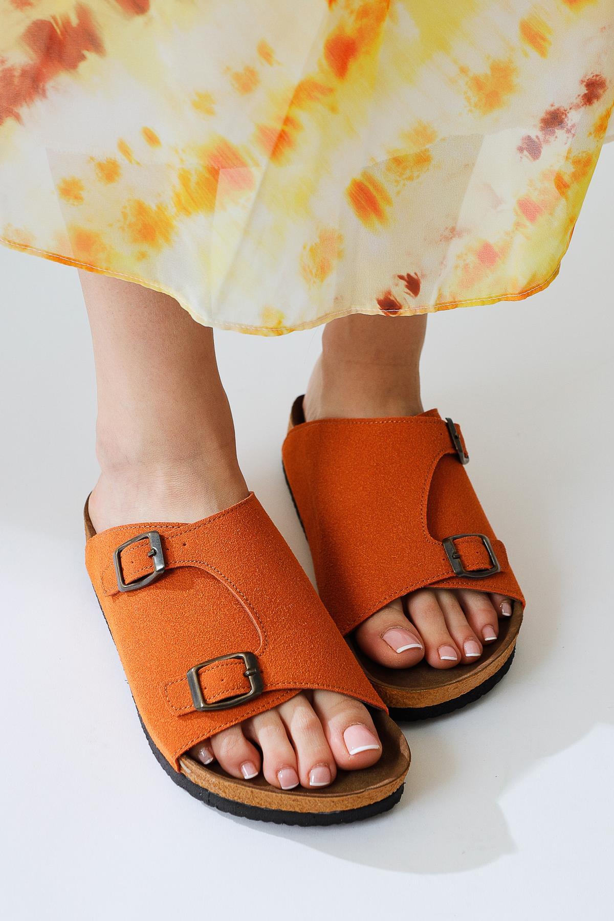 Christella – Orange [Echtleder] Velours Slide mit Doppel-Schnallen-Detail (Damen)
