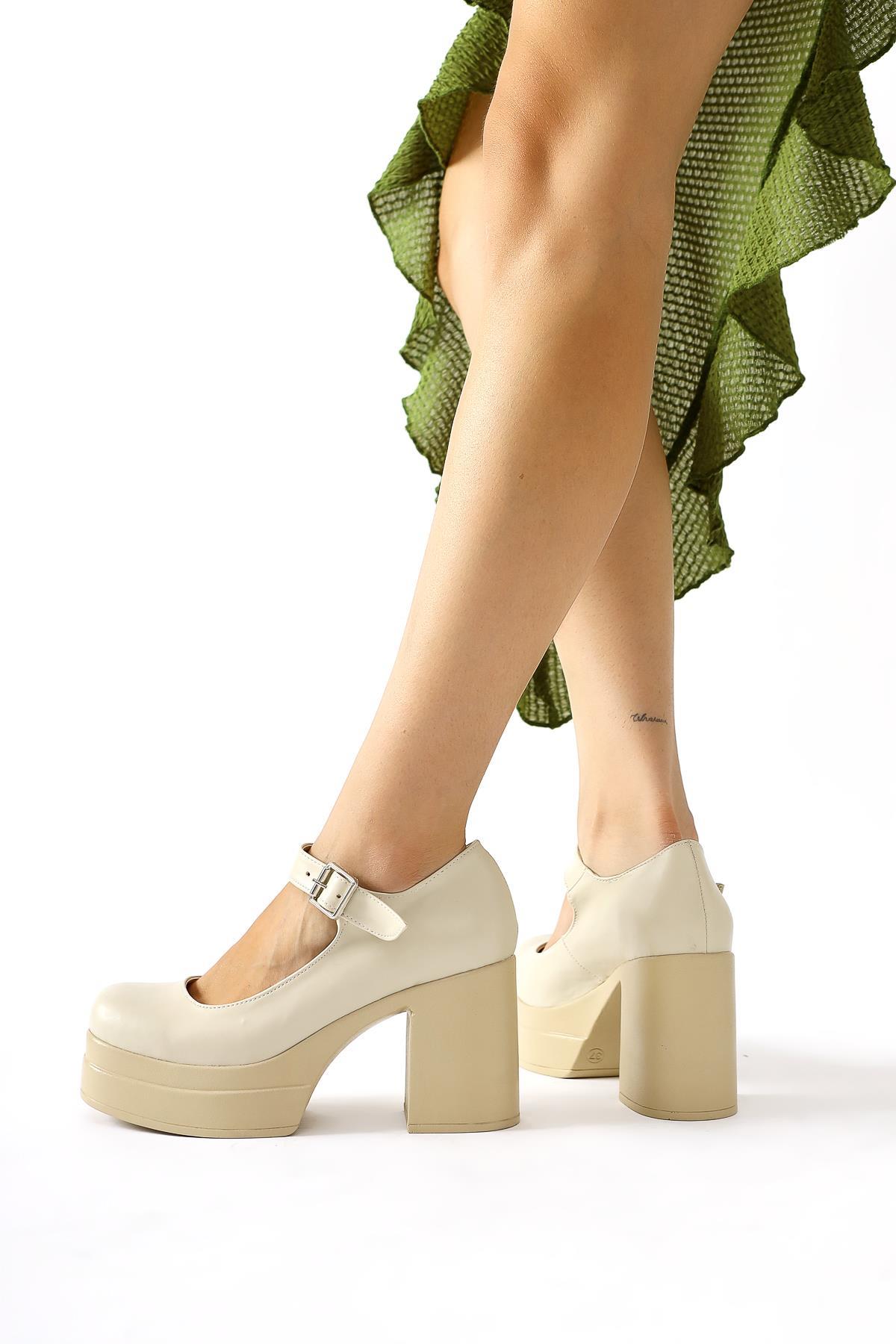 Adelin – Beige Oval-Toe Platform Shoe