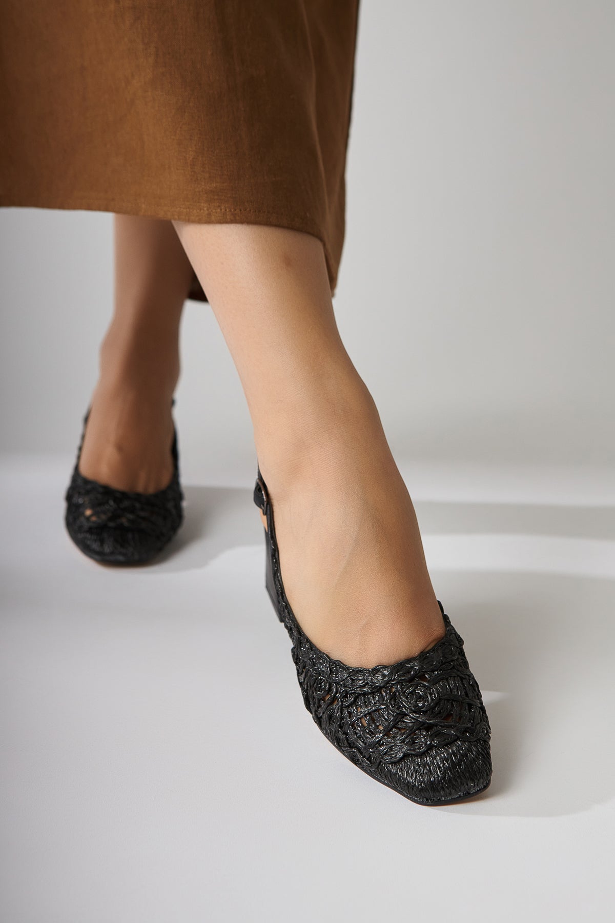 Ronja Damen Schwarz Gewebter Quadratischer Zehensandale