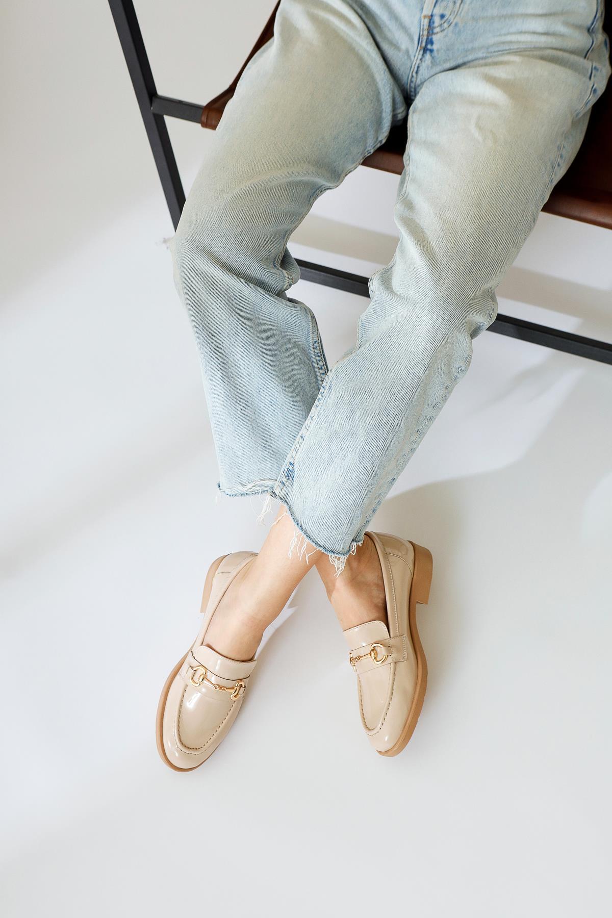 Lise Lott Ten Patent Leather Buckle Detailed Casual Shoes