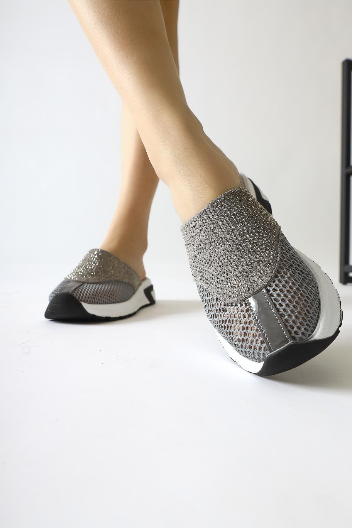 Suma – Grau Slide mit Mesh-Detail und Strass-Detail (Damen)