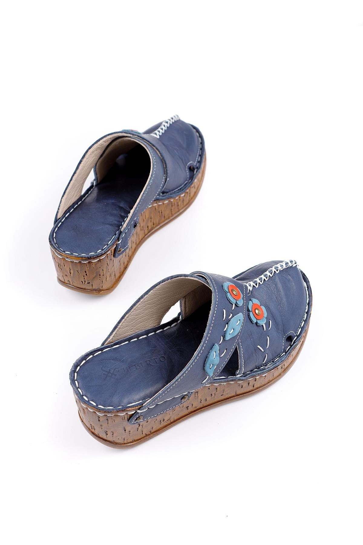 Alto Echtes Leder Sax Keilabsatz Hausschuh mit Distressed Sohle und Komfort Design