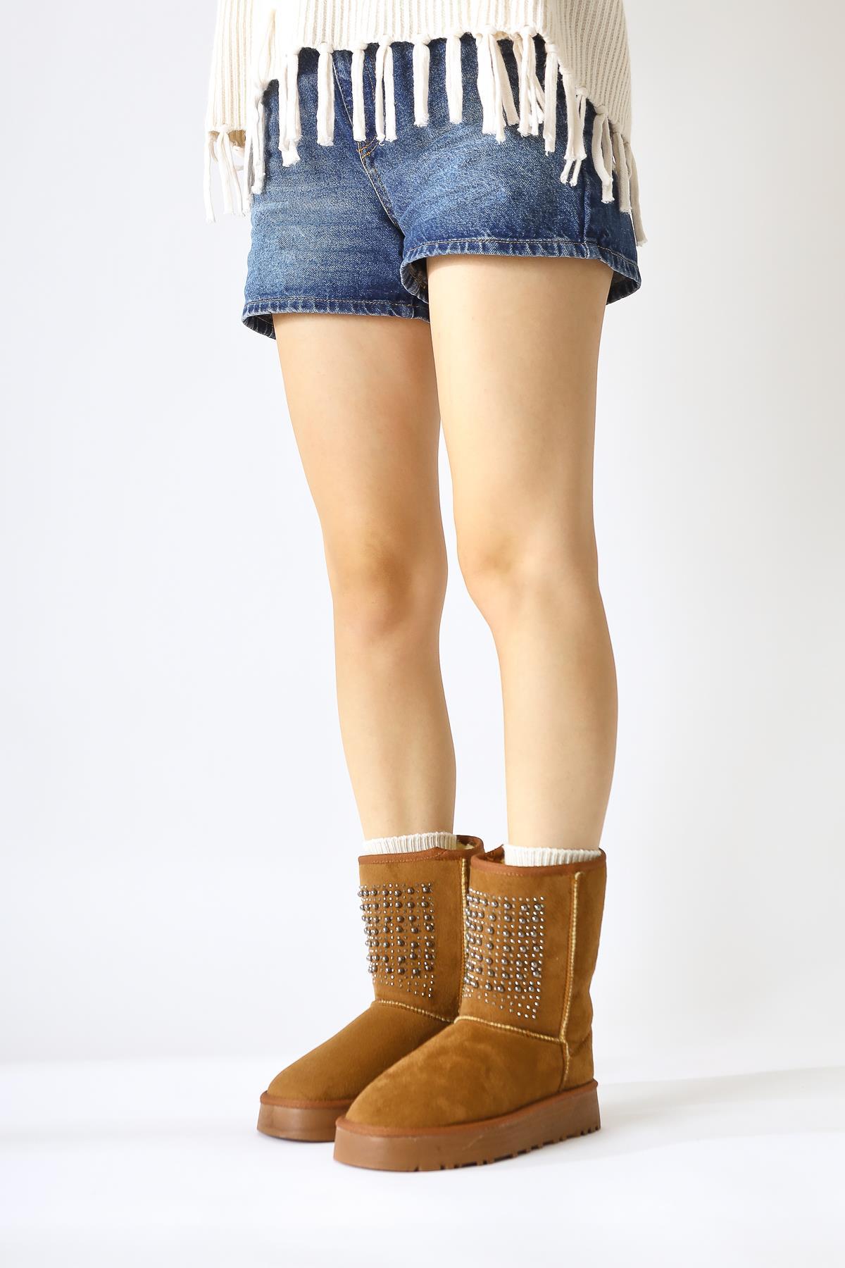 Anna-Li – Cognac Velours Stiefelette mit Perlen-Detail (Damen)