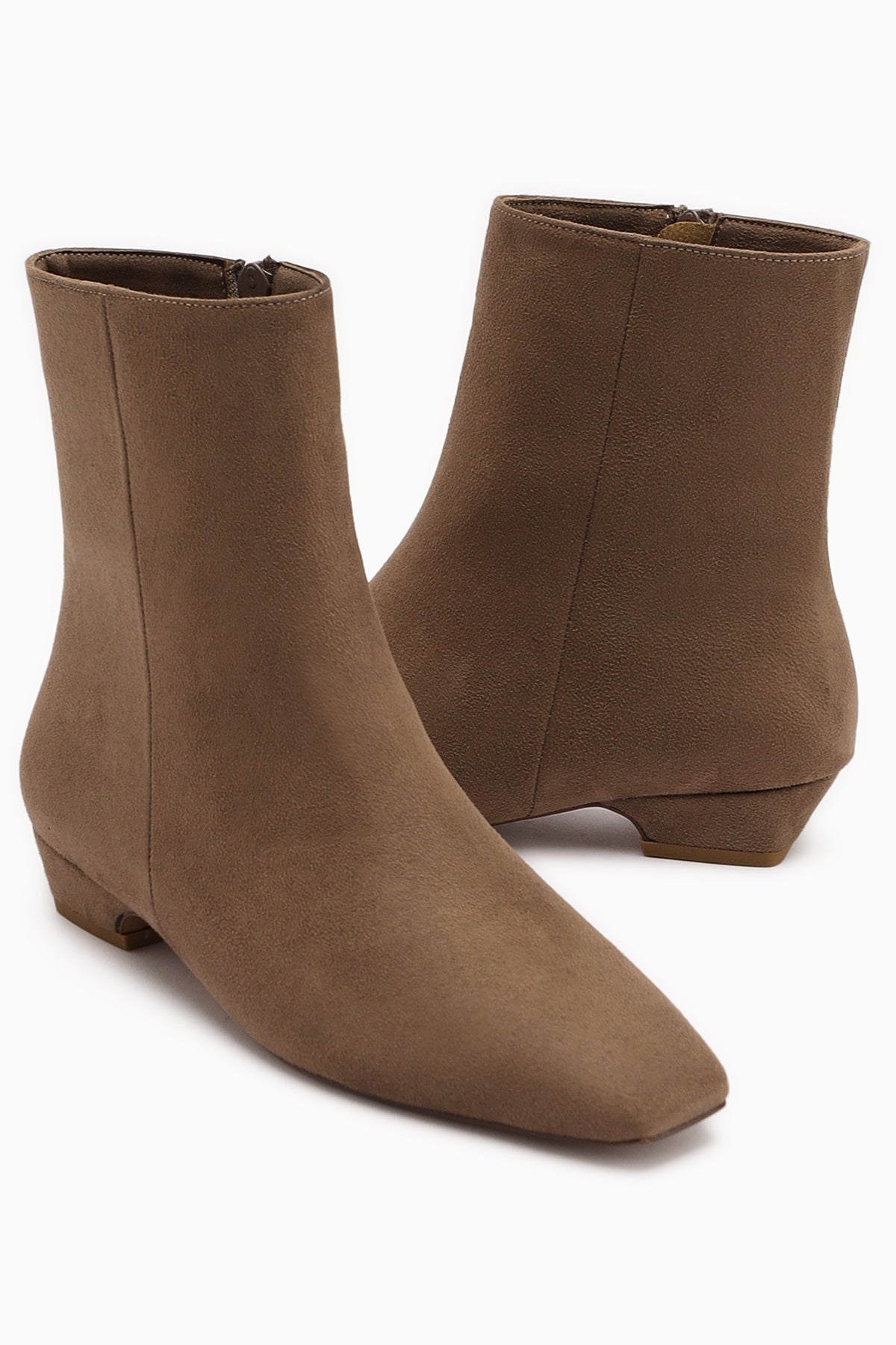 Grace – Taupe Velours Stiefelette mit niedrigem Absatz, mit eckiger Zehenpartie (Damen)