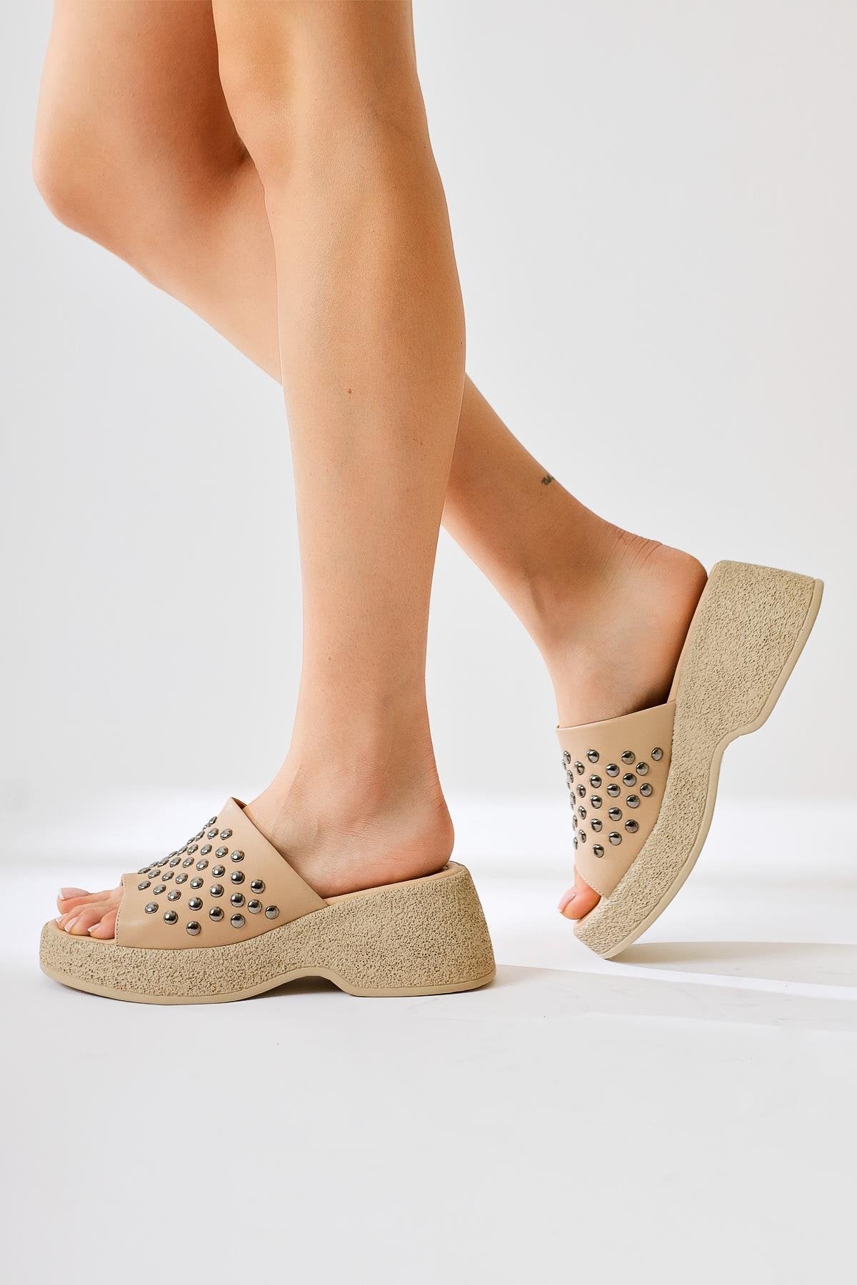 Fenthe Nude Nietenbesetzte Chunky Sole Slides